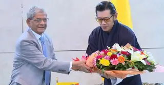 ঢাকায় ভুটানের রাজার যাত্রাবিরতি; সাক্ষাৎ করলেন রাষ্ট্রপতি